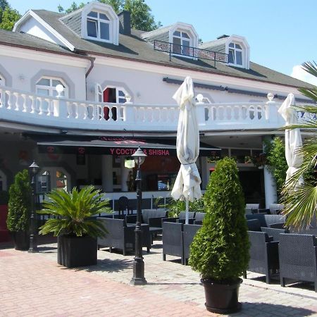 Y Hostel Balatonlelle Buitenkant foto