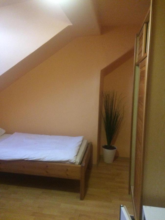 Y Hostel Balatonlelle Buitenkant foto
