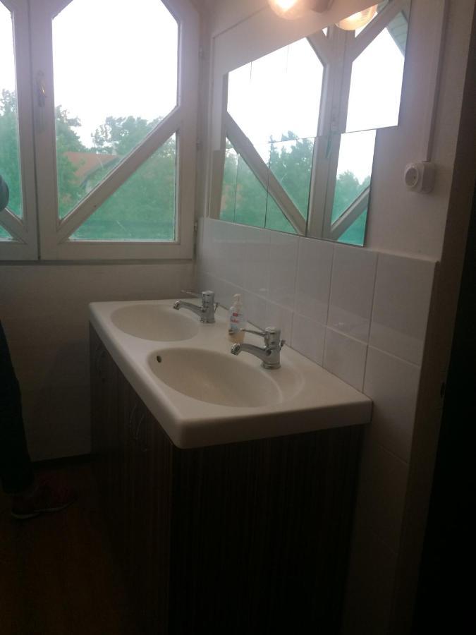 Y Hostel Balatonlelle Buitenkant foto